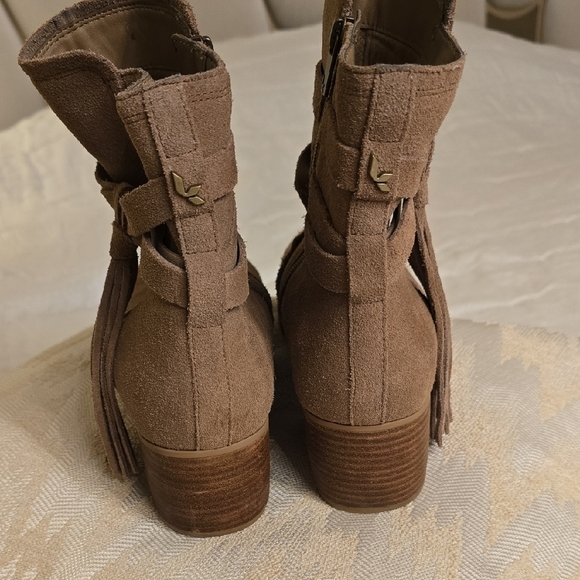 Koolaburra Tan Suede Ankle Boots with Tassel - Picture 5 of 14